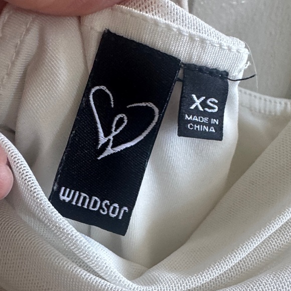 Windsor Classic White Dress - Picture 2 of 6